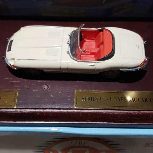 COLLECTABLE MATCH BOX/ DINKY vintage classic British sports cars. - Picture 3 of 10